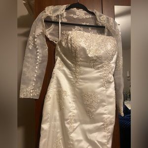 Strapless with jacket wedding dress fits size 6